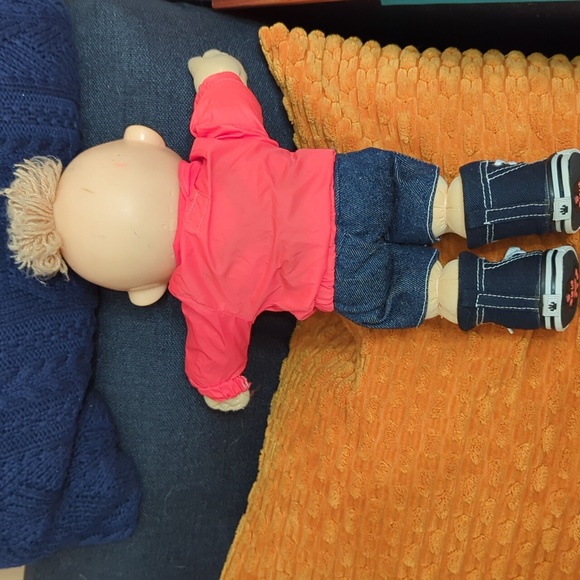 Cabbage Patch Kids Baby Boy in Windbreaker Jacket /Denim Shorts & Black Hightops - Picture 3 of 10